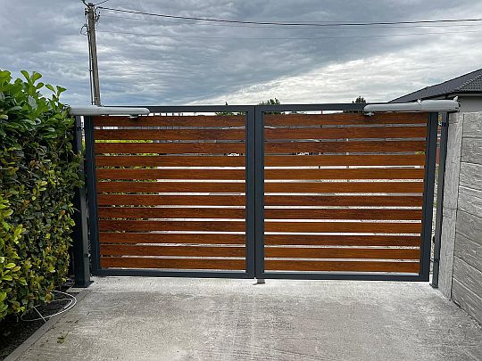 Trstín dekor drevo Al-hliník wingp2024